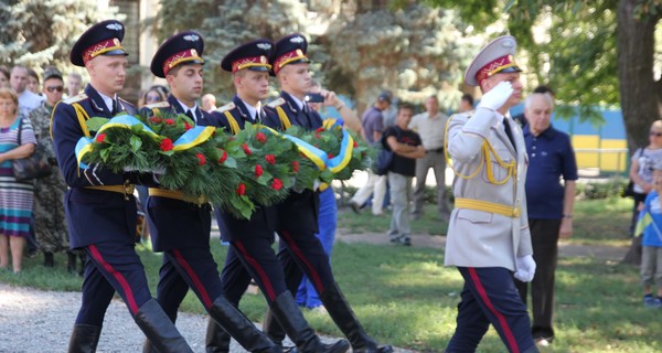 Днепропетровцы почтили память погибших на Майдане и в зоне АТО 