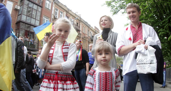 В День города днепропетровчанки массово наряжаются в веночки