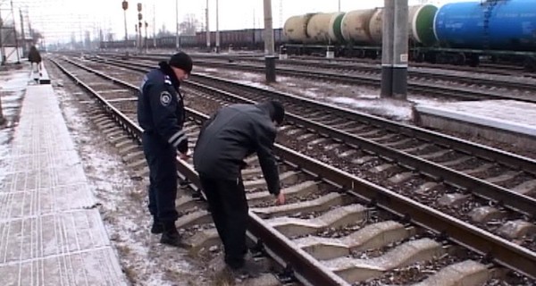 На Днепропетровщине охотник за металлоломом едва не разобрал железную дорогу