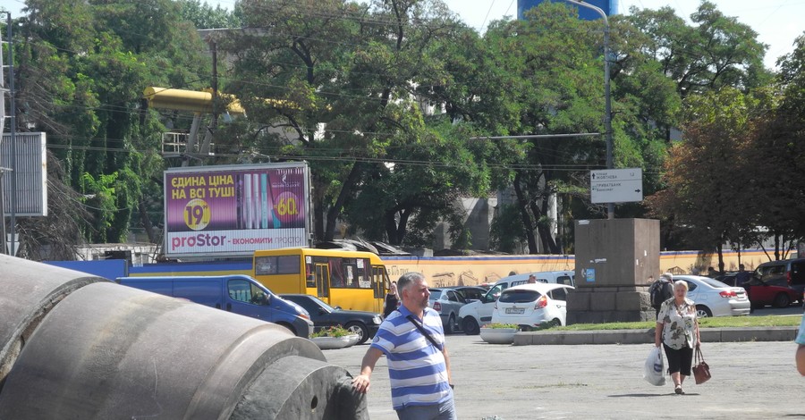 В Днепропетровске место, где стоял Ленин, 