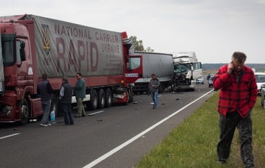 Пять фур с гуманитаркой от Евросоюза попали в аварию