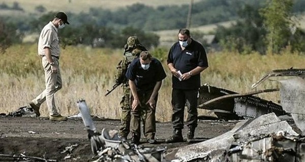 СМИ: один из погибших во время крушения Боинга найден с кислородной маской