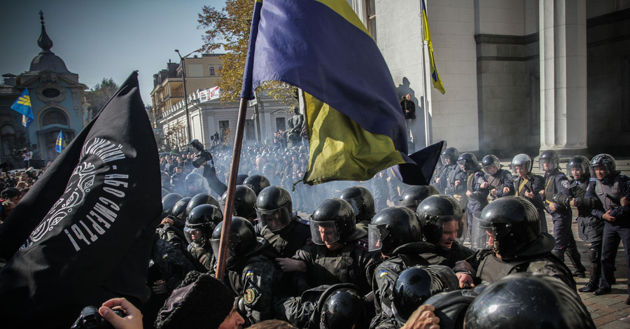 Митингующие штурмовали Верховную Раду