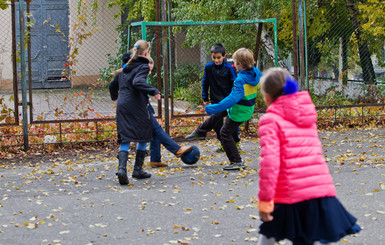 В Киеве негодуют родители: осенние каникулы продлили до двух недель