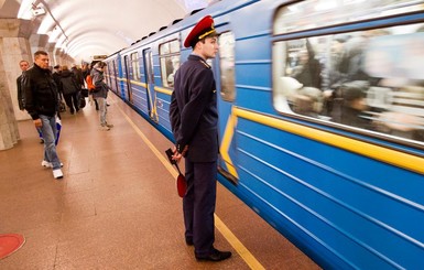 В столичном метро появился черный банковский пиар