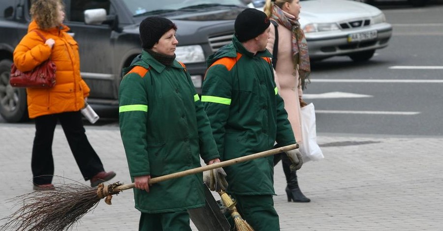 На донецких улицах остались только дворники