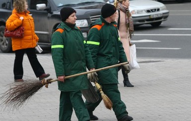 На донецких улицах остались только дворники