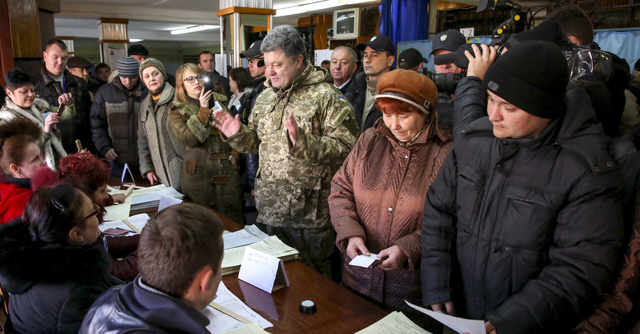 Петр Порошенко побывал на избирательном участке в Краматорске