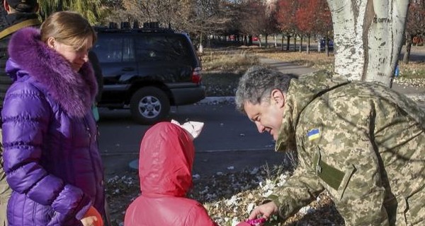 День выборов: Порошенко летает на вертолете, а Штепа проголосовала в белом платье