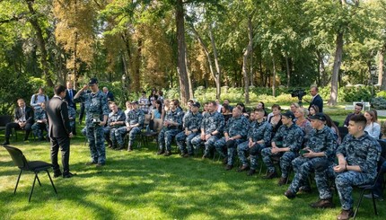 Зеленский встретился с освобожденными моряками