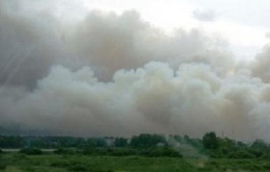 Под Днепропетровском из-за горящих торфяников перекрыли трассу