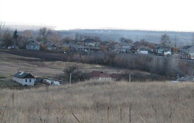 Врачи спасают жизнь женщине, которая с дочерью попала под обстрел в Трехизбенке