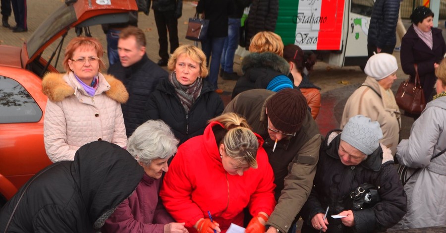 Митинг у одесской мэрии перерос в потасовку на набережной