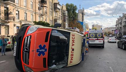 В центре Киева перевернулась 