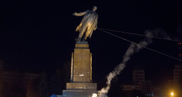 Вождя революции в Харькове свалили зря