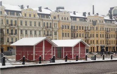 В Киеве начали строить новогодний городок