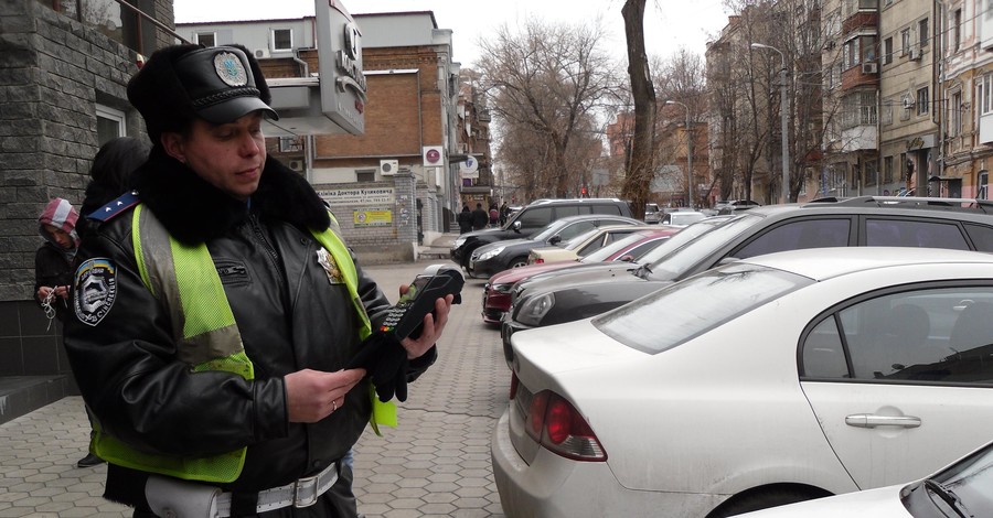 Днепропетровских гаишников оснастили платежными терминалами