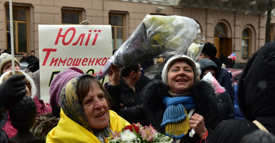 Под Верховной радой проходит несколько митингов