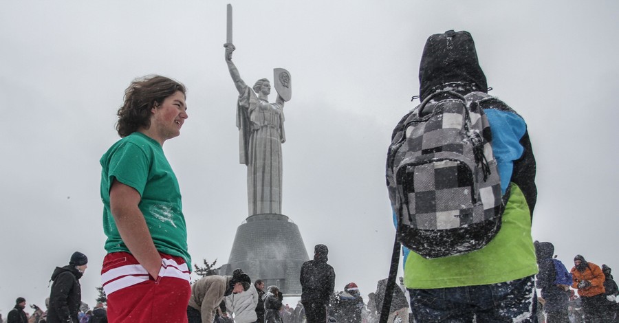 В Киеве состоялась снежная битва