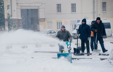 Первый снег в Запорожье: пробки на дорогах и нашествие снеговиков