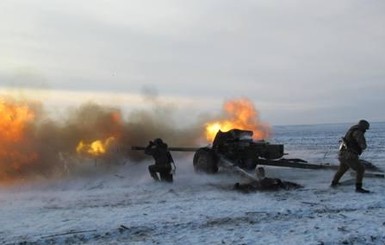 Украинских военных под Мариуполем обстреляли из 