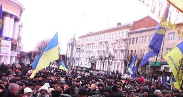 На Майдане в Виннице появились первые жертвы