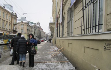 Во Львове из-за гололеда травмировалось 265 человек за два дня