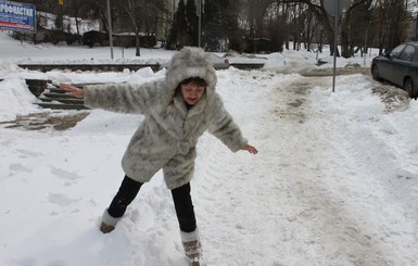 Во Львов зима и гололедица пришли неожиданно. В декабре