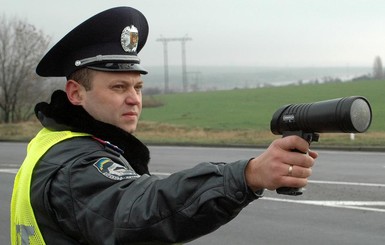 В Киеве возле СТО задержали мужчину на угнанном внедорожнике