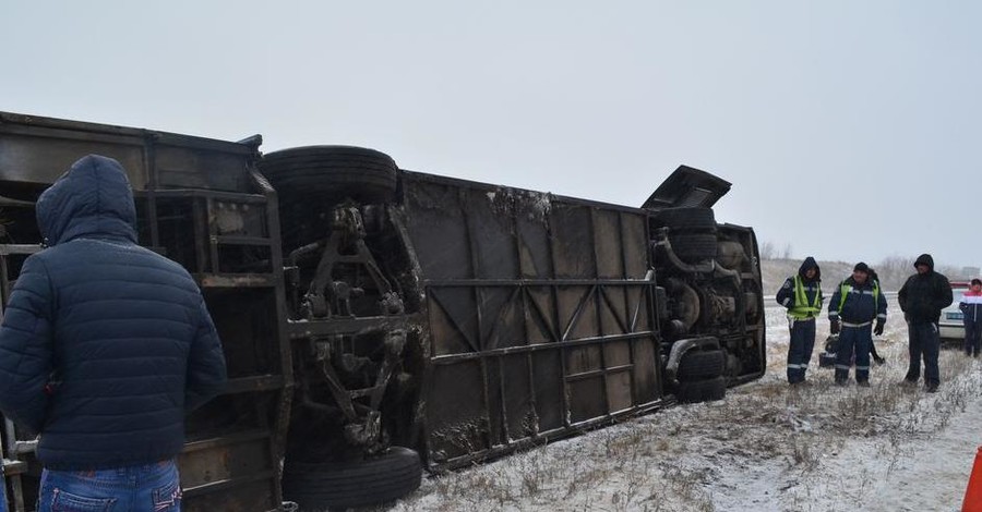 Под Полтавой перевернулся автобус с паломниками из Луганской области