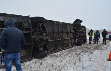 Под Полтавой перевернулся автобус с паломниками из Луганской области