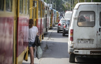 Во Львове обстреляли маршрутку с пассажирами