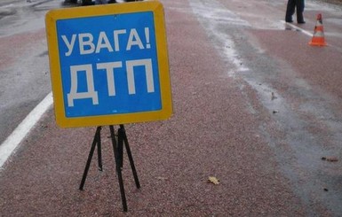 В Полтавской области грузовик протаранил телегу: три человека погибли