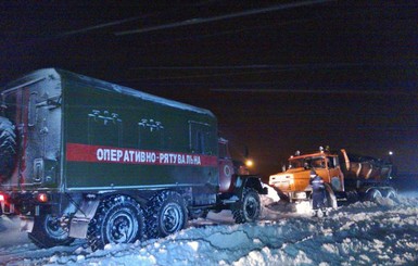 В Одесской области спасатели вытащили из снежных заносов более тысячи человек