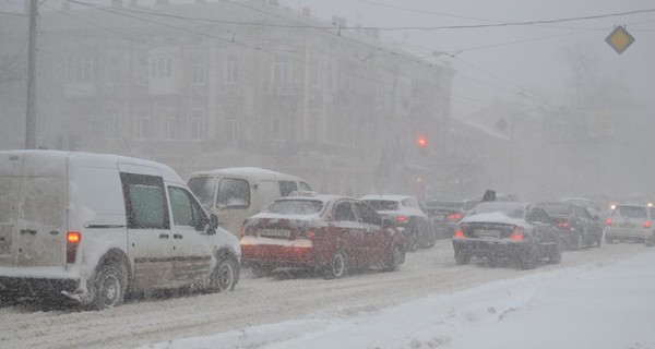 Застрявшие под Одессой водители по 15 часов проводили в заторах