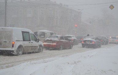 Застрявшие под Одессой водители по 15 часов проводили в заторах