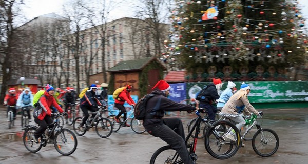 В Виннице состоялся велопарад Дедов Морозов - 2015 