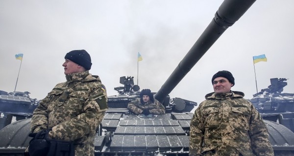 Во Львове военным передали скандальные танки