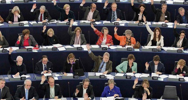 Европарламент принял резолюцию по Украине: санкции против России должны быть усилены