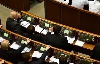 Экономист: В парламенте все реальные проблемы заболтали