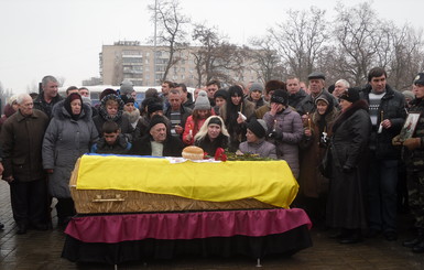 На Днепропетровщине прощались с бойцами, опознанными по ДНК