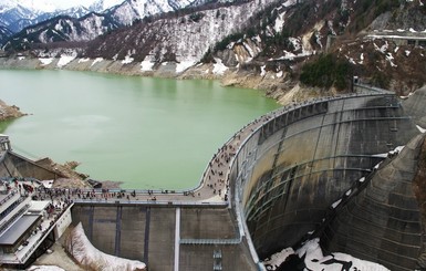 На строительстве гидроэлектростанции во Вьетнаме рабочих смыло водой