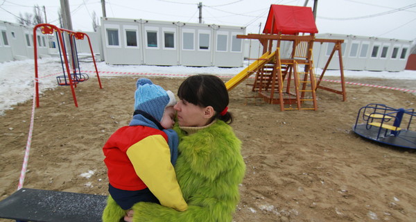 В Харькове новоселам модульного городка не хватает шкафов и магазинов