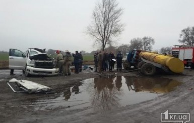 Поклонники везут к месту гибели Скрябина цветы и свечки