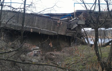 В кривом Роге обрушился мост, унесший жизнь детей