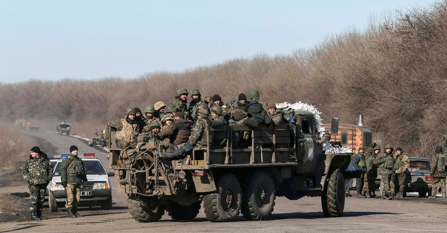 Наши войска выходят из Дебальцево, противник подорвал железную дорогу 