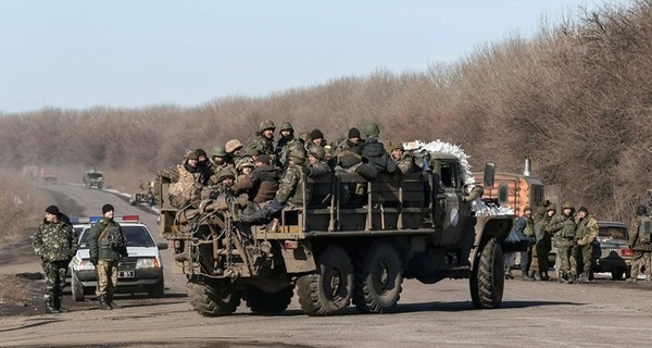 Операция в Дебальцево завершается, Мариуполь обстреляли со стороны моря