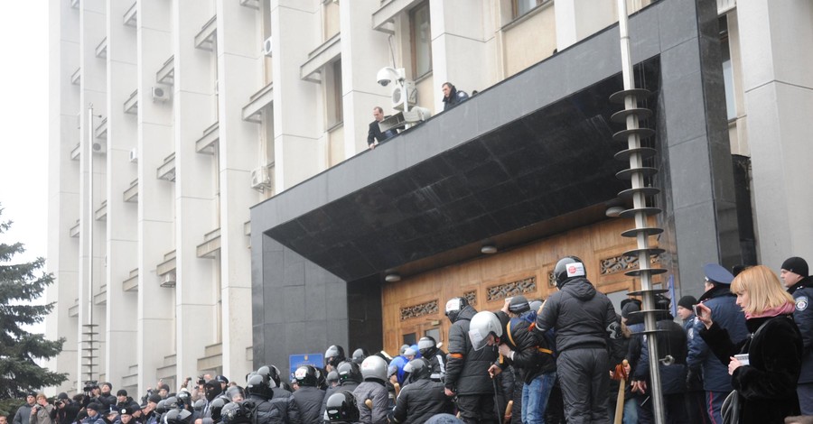 Год после избиения журналистов под одесской ОГА: виновников до сих пор ищут