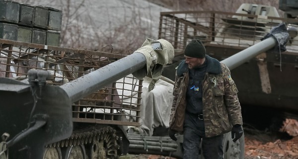 Отвод войск в Донбассе: ОБСЕ наблюдает, а жители слышат стрельбу