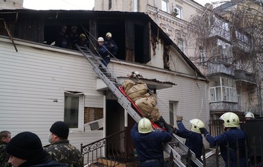 На пожаре в центре Киева погибли два спасателя